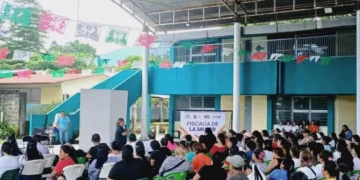 En Huixtla, Fiscalía de la Mujer imparte pláticas preventivas a jóvenes de secundaria