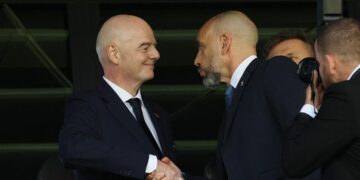Bajo presión, Infantino evalúa repartir las reservas millonarias de FIFA entre las 211 federaciones