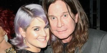 Familia de Ozzy Osbourne conservó el cuerpo del cantante unos días en casa tras su muerte