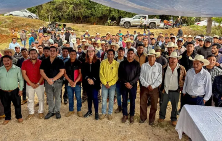 Fabiola Ricci refrenda compromiso con 72 comunidades del sur poniente