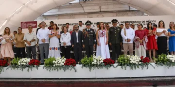 Fabiola Ricci encabeza desfile cívico-militar por el 216 Aniversario de la Independencia de México