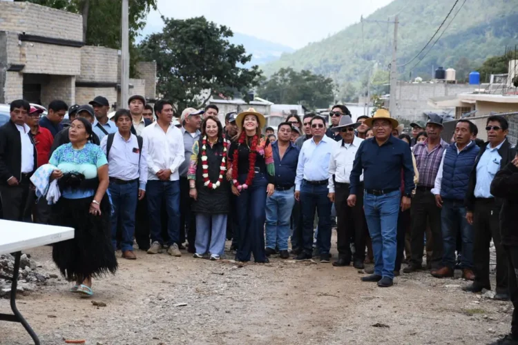 Fabiola Ricci da banderazo a pavimentación de las calles en San Antonio del Monte