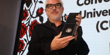 FICM: Alfonso Cuarón recibió la Medalla Filmoteca UNAM y ¡celebró con un Goya!