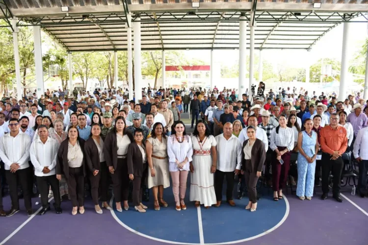 Ana Laura Romero Basurto representa al gobernador en el Segundo Informe de Gobierno de Jiquipilas