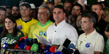 Flávio Bolsonaro desconoce triunfo de Lula y pedirá anular el balotaje
