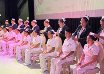 CECyT 20 San Cristóbal realiza ceremonia de imposición de cofias e insignias