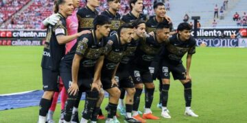Chivas estrena uniforme negro y vence 1-0 al Necaxa en la jornada 13 de la Liga Mx