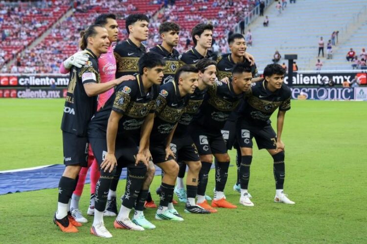 Chivas estrena uniforme negro y vence 1-0 al Necaxa en la jornada 13 de la Liga Mx