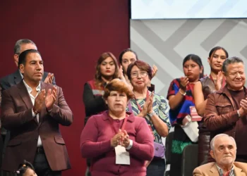 Eduardo Ramírez Aguilar asiste a la celebración por los 15 años de Morena