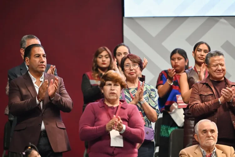 Eduardo Ramírez Aguilar asiste a la celebración por los 15 años de Morena