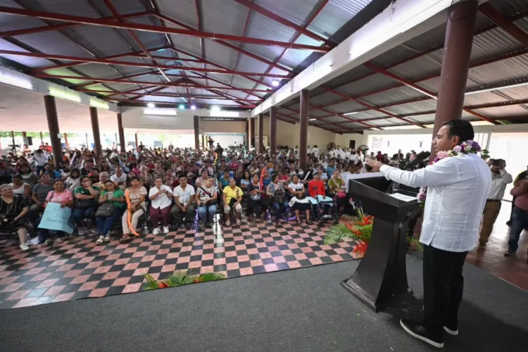 Eduardo Ramírez lleva Cuidar es Amar a familias de Tapachula