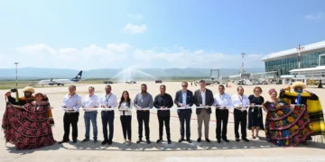 Eduardo Ramírez inaugura la ruta aérea Tuxtla Gutiérrez-Houston de United Airlines