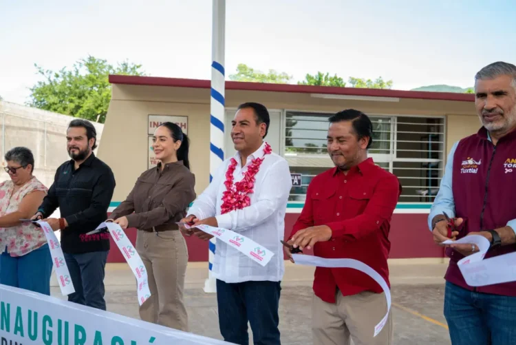 Eduardo Ramírez inaugura obras por más de 3.6 mdp en escuela de Tuxtla Gutiérrez