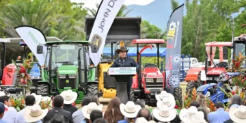 Eduardo Ramírez fortalece la productividad agropecuaria y la atención de la salud de las mujeres
