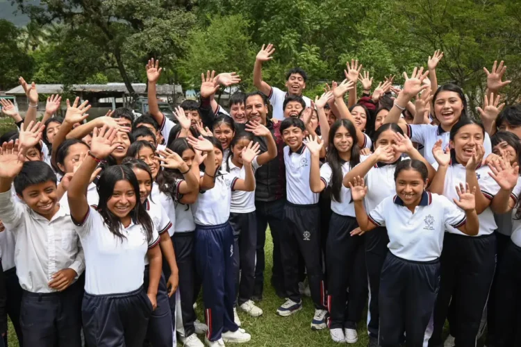 Con obras de caminos y educación, Eduardo Ramírez impulsa la prosperidad de la región De los Bosques