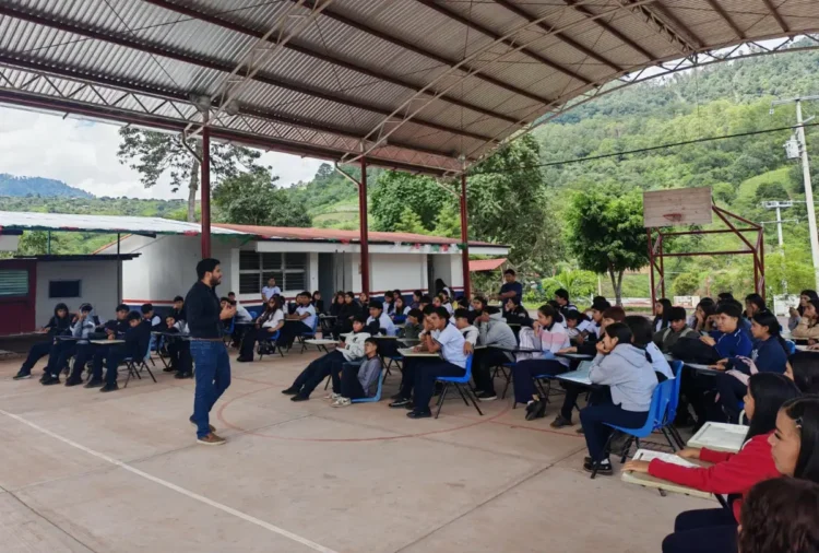 Fiscalía de Distrito Sierra Mariscal imparte pláticas de prevención