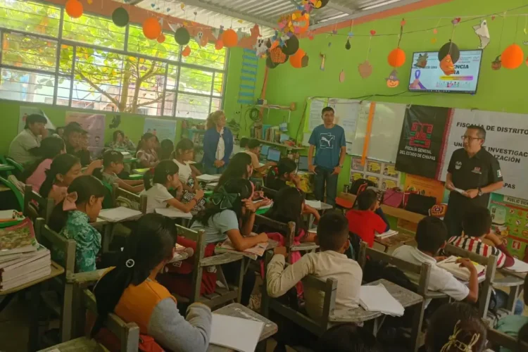 En la región Selva, FGE imparte plática de prevención a estudiantes de telesecundarias