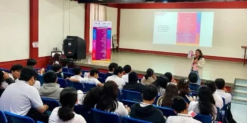 Fiscalía concientiza a estudiantes sobre la violencia en el noviazgo