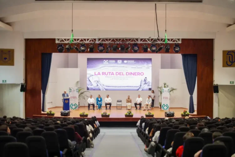 Secretaría de Finanzas y ONU imparten conferencia sobre lavado de activos y trata de personas a estudiantes de la Unach