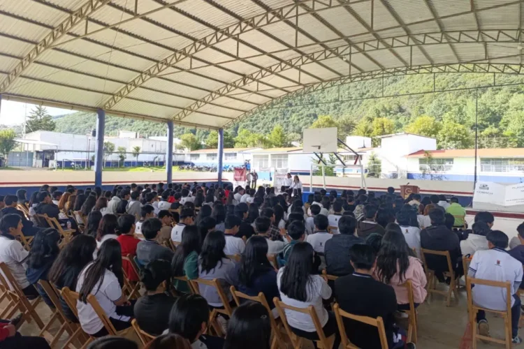 Fiscalía de Distrito Altos imparte pláticas de prevención del delito a estudiantes del Cobach 58