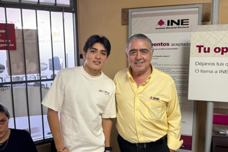 Gilberto Mora tramitó su INE. Así consiguió su credencial que lo acredita como mayor de edad