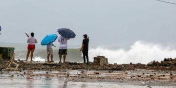 Huracán Rachel se degrada a categoría 1; mantiene alerta en el Pacífico mexicano