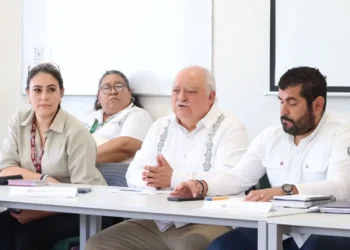 Dialoga IMSS Chiapas con organizaciones de trabajadores cañeros de Huixtla