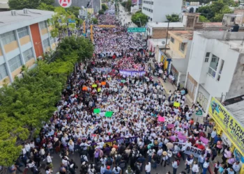 Mujeres marchan en defensa de la reforma de paridad efectiva