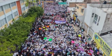 Mujeres marchan en defensa de la reforma de paridad efectiva
