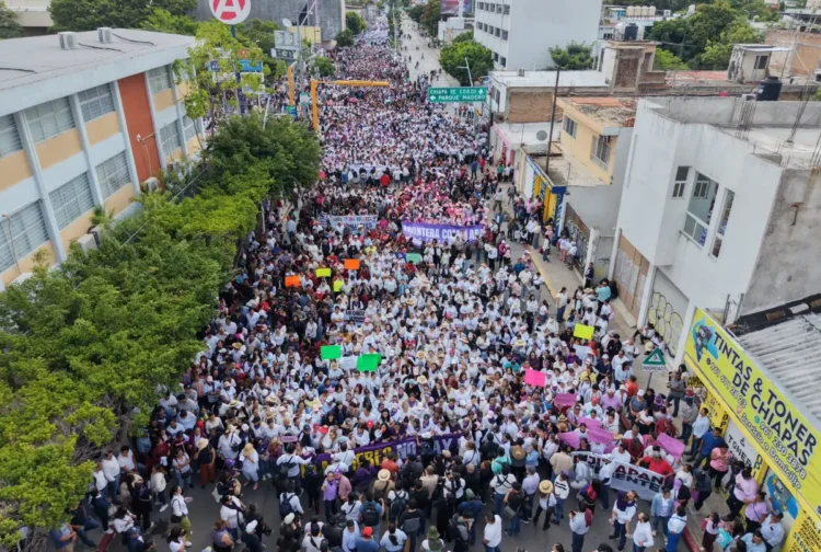 Mujeres marchan en defensa de la reforma de paridad efectiva
