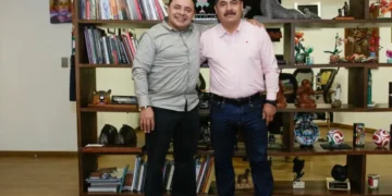Moreno Guillén sostiene reunión con el alcalde de Chilón