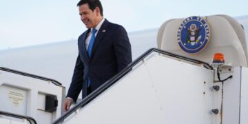 Marco Rubio inicia gira por Europa con escala en Islandia, punto clave en el Ártico