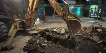 Avanza bacheo nocturno en el Periférico Norte de San Cristóbal
