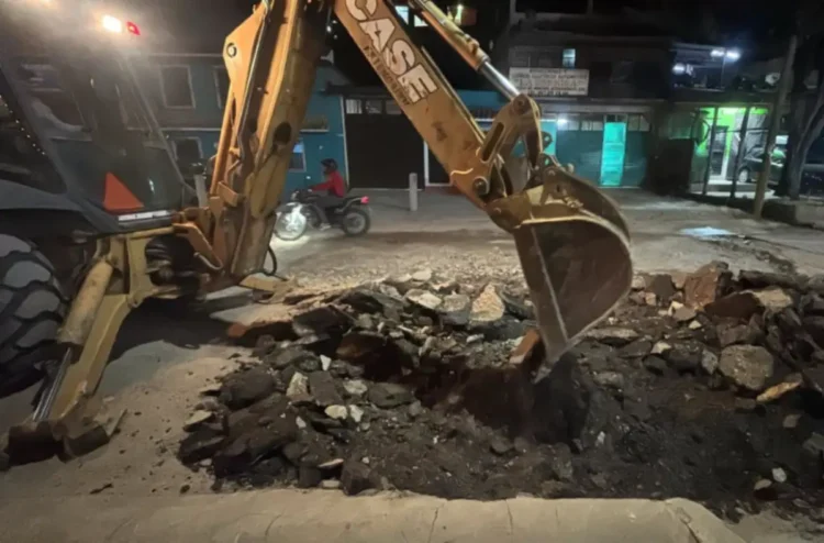 Avanza bacheo nocturno en el Periférico Norte de San Cristóbal