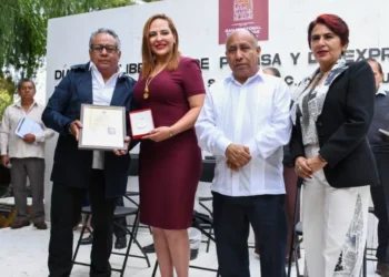 Asiste Fabiola Ricci a la entrega de galardones por el Día de la Libertad de Expresión