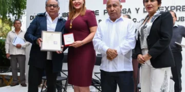Asiste Fabiola Ricci a la entrega de galardones por el Día de la Libertad de Expresión