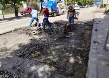Obras Públicas realiza trabajos de bacheo para mejorar la circulación en San Cristóbal