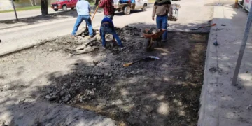 Obras Públicas realiza trabajos de bacheo para mejorar la circulación en San Cristóbal