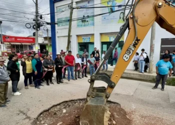 En el Barrio San Ramón, dan banderazo de inicio a primera etapa de pavimentación de la calle Aguascalientes