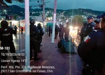 Atienden autoridades municipales inquietudes de vecinos de la colonia Prudencio Moscoso 