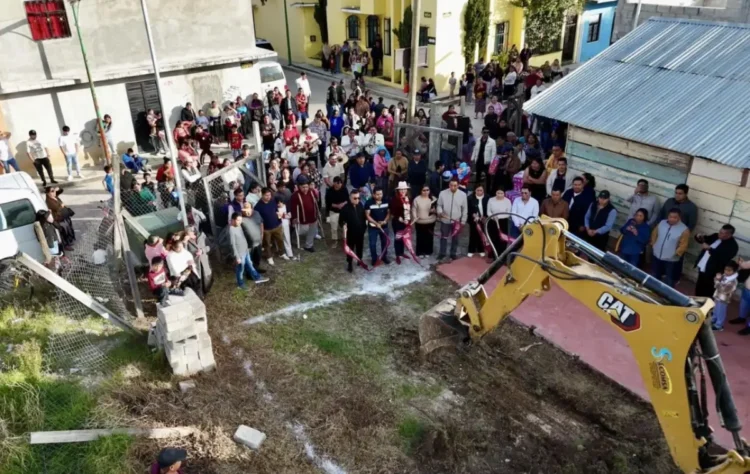 Dan banderazo de inicio a la construcción del salón comunitario en Pozo de Jacob