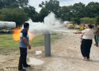 Capacitan a comideras tradicionales de Chiapas en manejo seguro de gas LP y fuego vivo