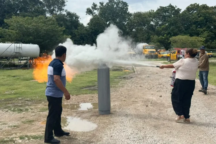 Capacitan a comideras tradicionales de Chiapas en manejo seguro de gas LP y fuego vivo