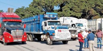 Segob pacta diálogo con transportistas; llama a Canacar a evitar paro